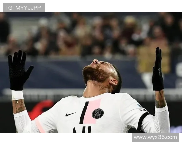 内马尔入选法甲最佳阵容，成为巴黎圣日耳曼新一道锋利武器